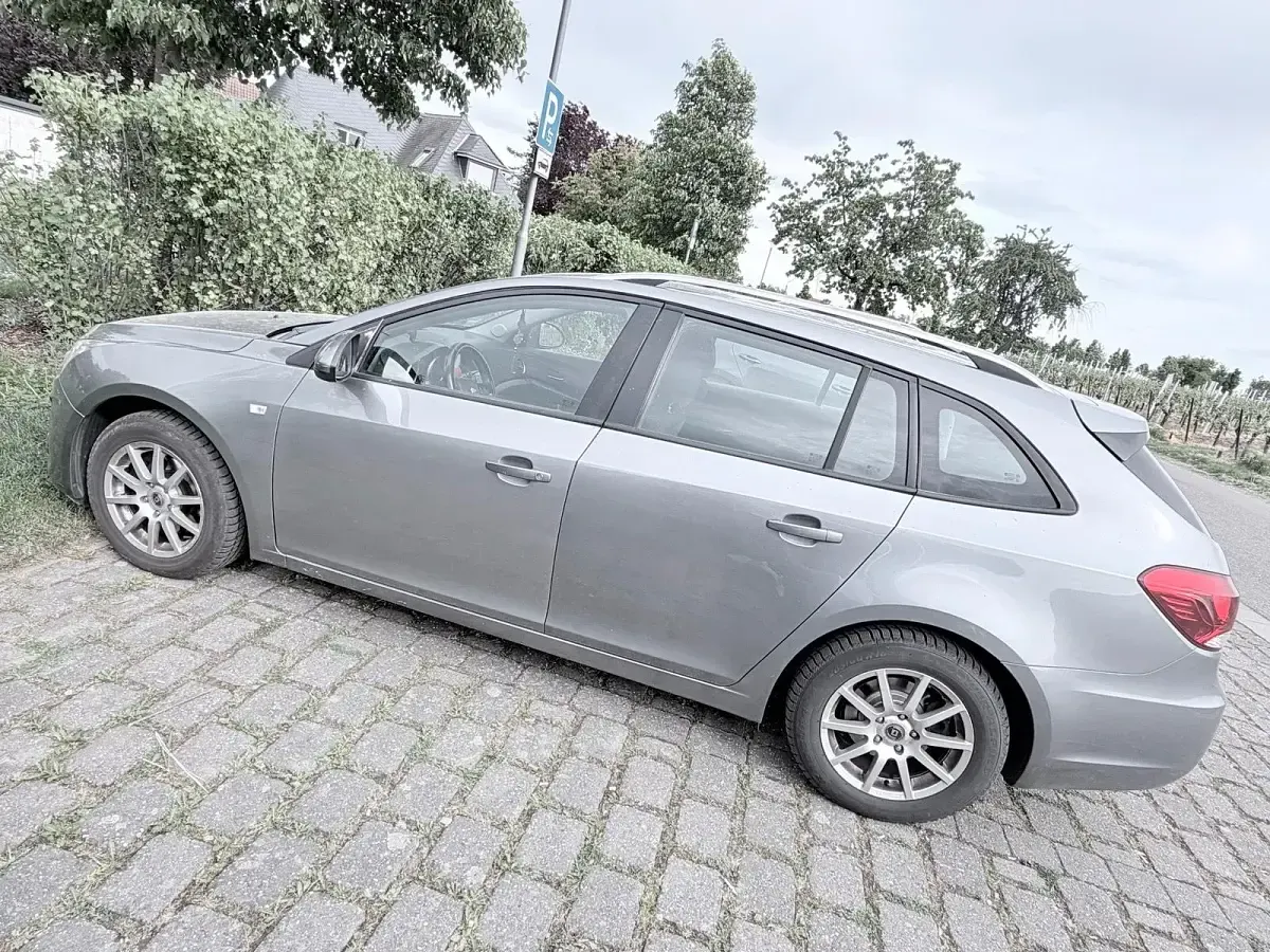 Gebraucht Chevrolet Cruze 131 PS (96 kW) 2013 Grau Kombi