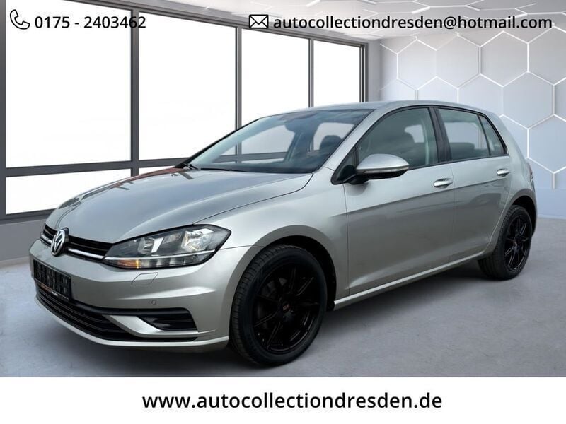 Silber Gebraucht 2017 VW Golf VII Trendline Limousine | 12.800 € (Guter Preis) - Bild 1/4