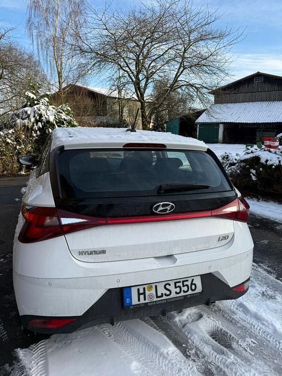 Gebraucht Hyundai i20 Select 84 PS (61 kW) 2022 Weiß Kleinwagen