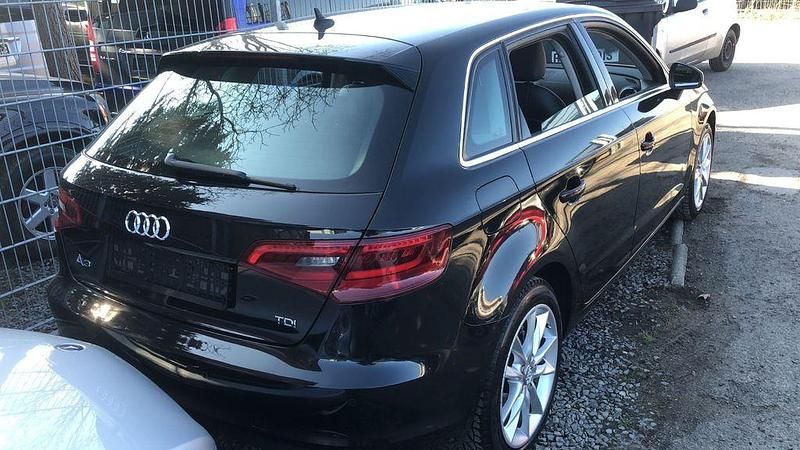 Gebraucht Audi A3 Ambiente 105 PS (77 kW) 2014 Schwarz Limousine