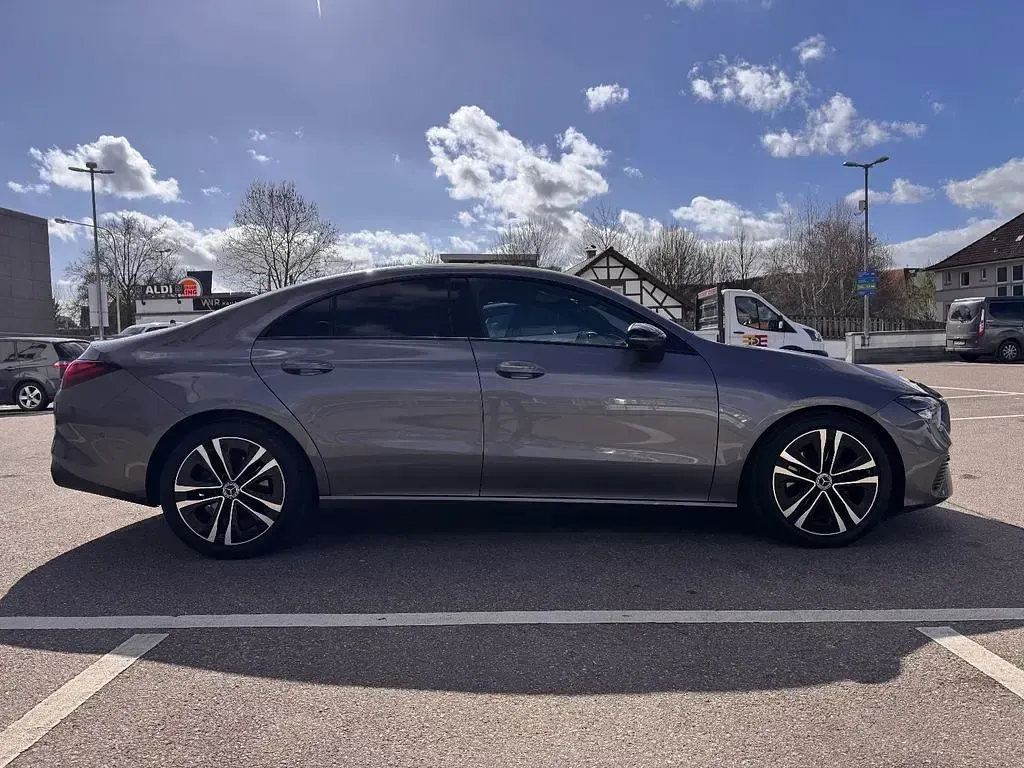 Gebraucht Mercedes CLA200 150 PS (110 kW) 2023 Grau Coupé
