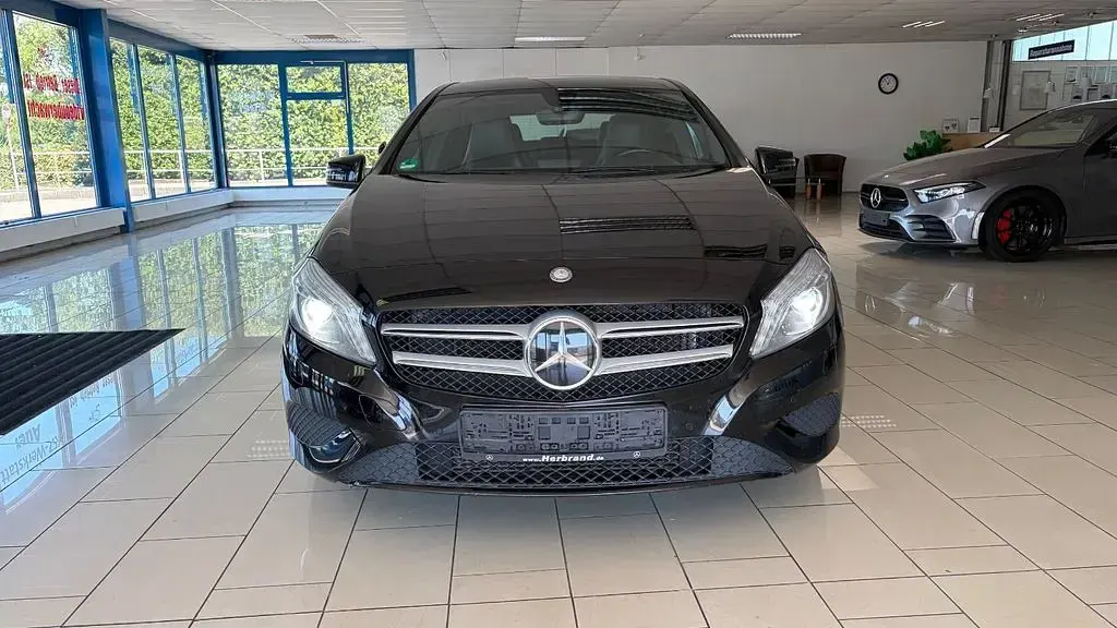 Gebraucht Mercedes A180 122 PS (89 kW) 2012 Schwarz Kleinwagen