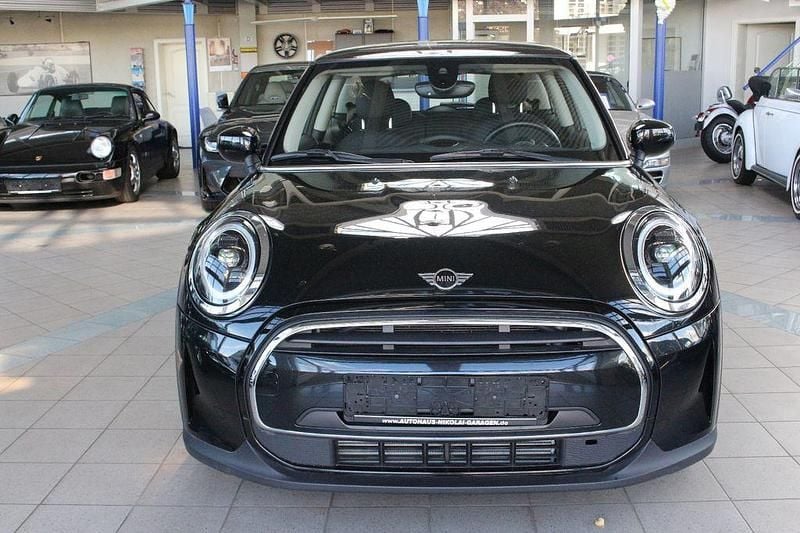 Gebraucht Mini Cooper Essential 136 PS (100 kW) 2023 Midnight black met. Kleinwagen