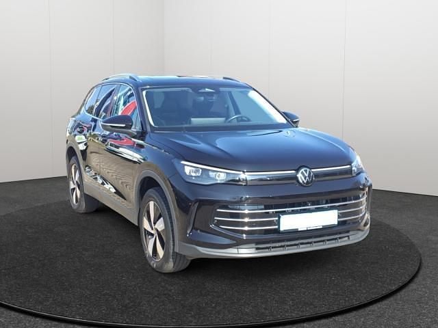 Gebraucht VW Tiguan Elegance 193 PS (141 kW) 2024 Deep black perleffekt SUV