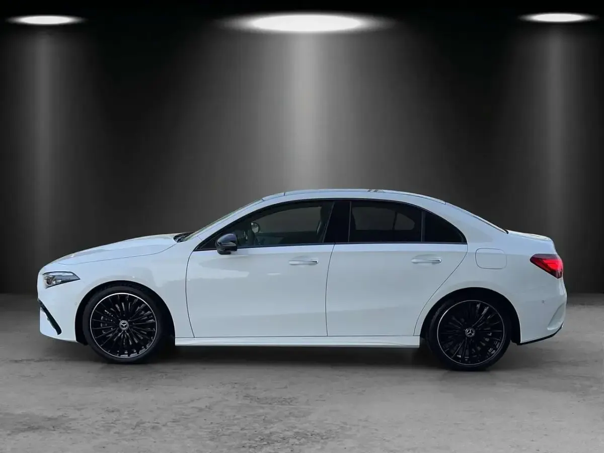 Gebraucht Mercedes A250 AMG 224 PS (164 kW) 2024 Polarweiß Limousine