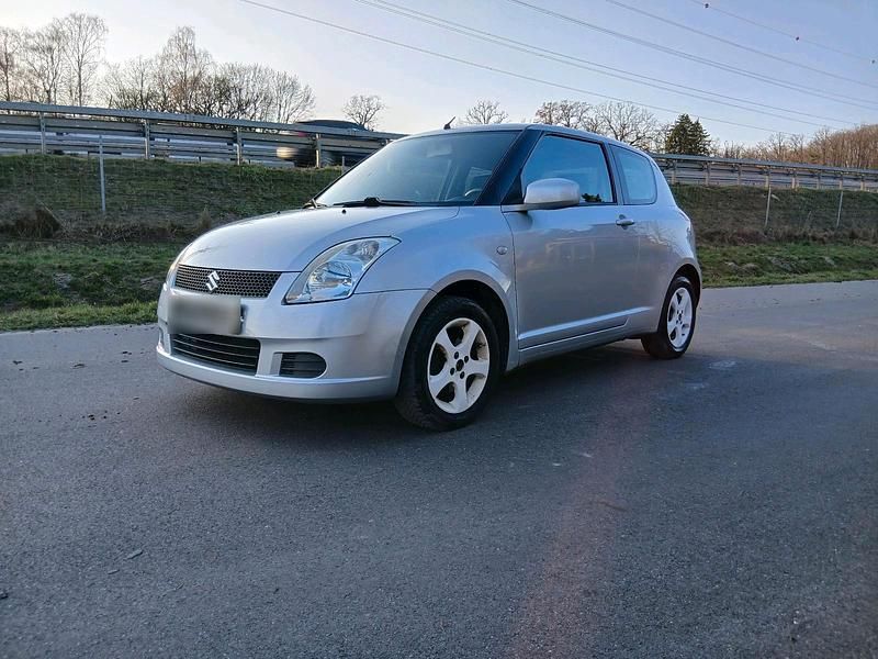 Gebraucht Suzuki Swift 93 PS (68 kW) 2005 Silber Kleinwagen