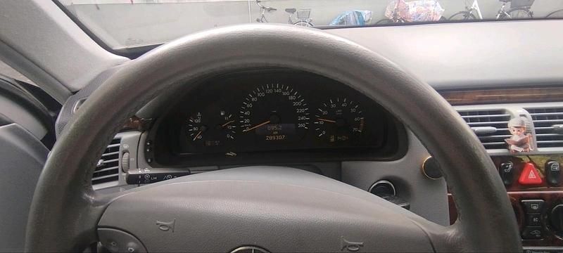 Gebraucht Mercedes E280 204 PS (150 kW) 2002 Blau Limousine