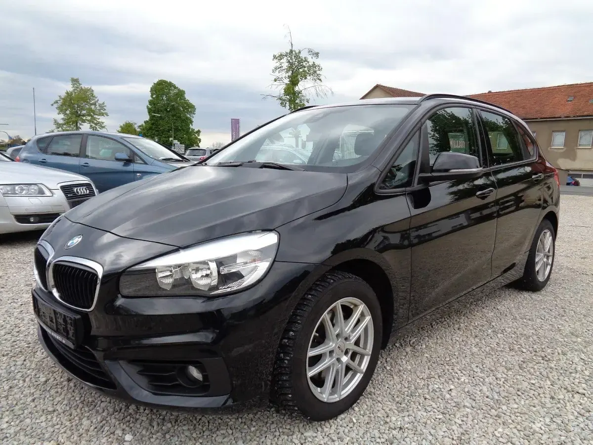 Gebraucht BMW 218 Basis 136 PS (100 kW) 2015 Schwarz Kombi