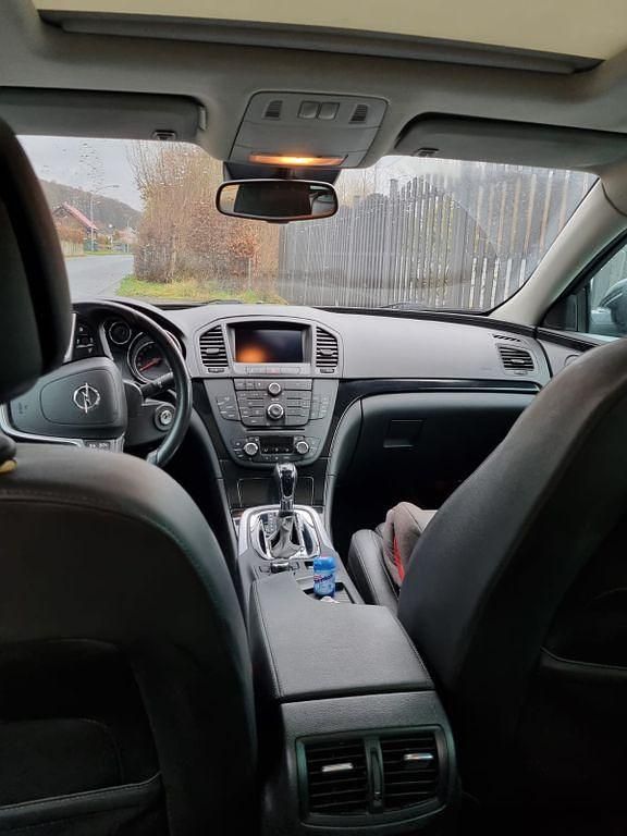 Schwarz Gebraucht 2013 Opel Insignia Active Kombi | 6.000 € (Guter Preis) - Bild 1/4