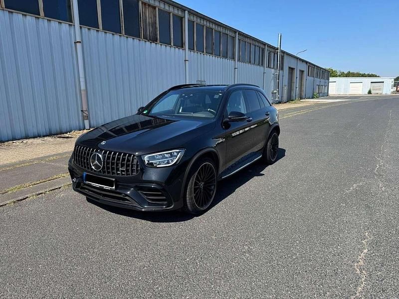 Schwarz Gebraucht 2022 Mercedes GLC63 AMG AMG SUV | 71.399 € (Fairer Preis) - Bild 1/4