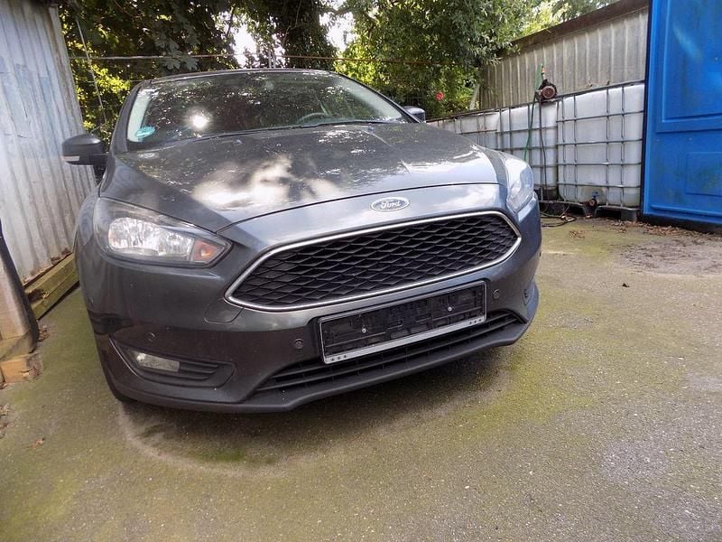 Gebraucht Ford Focus Cool & Connect 125 PS (91 kW) 2018 Limousine