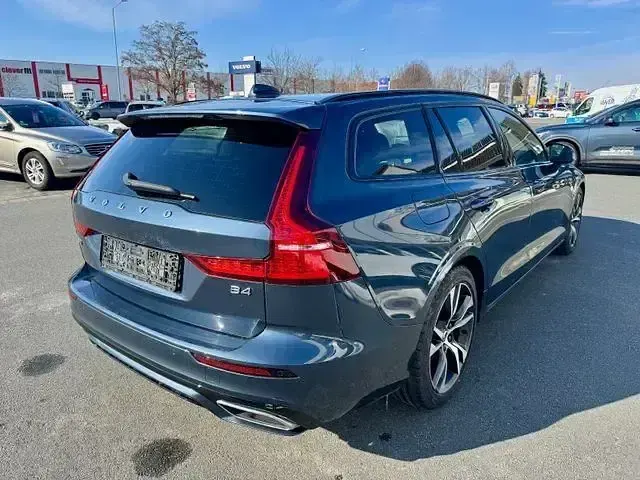 Gebraucht Volvo V60 R-Design 197 PS (144 kW) 2022 Blau Kombi