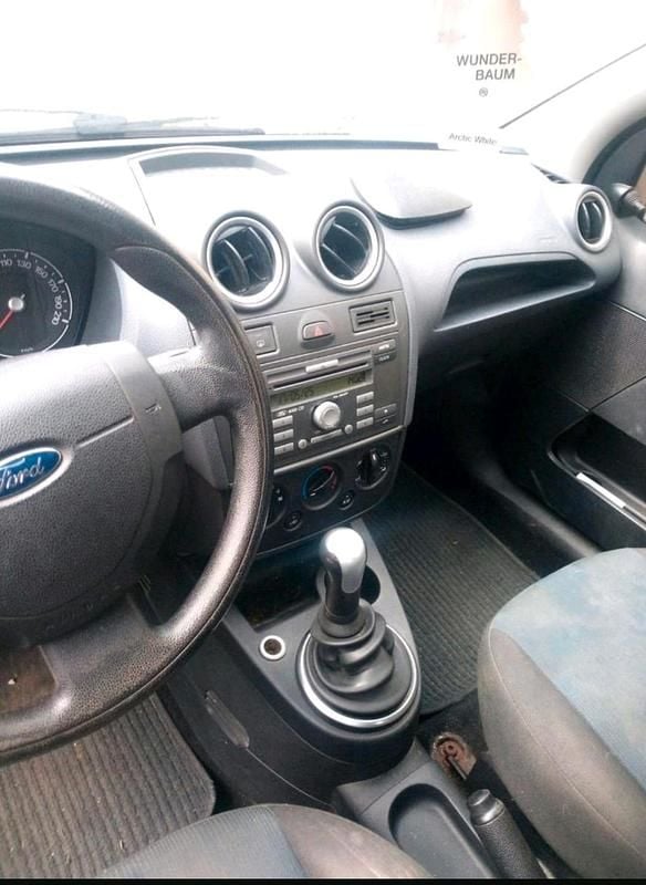 Gebraucht Ford Fiesta 101 PS (74 kW) 2005 Silber Kleinwagen