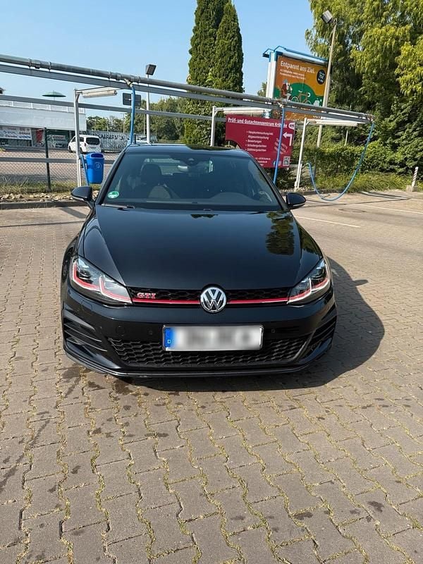 Schwarz Gebraucht 2019 VW Golf VII GTI Kleinwagen | 18.900 € (Guter Preis) - Bild 1/4