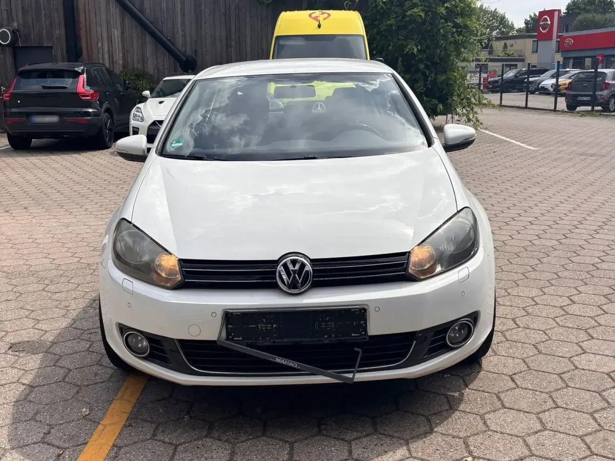 Gebraucht VW Golf VI 122 PS (89 kW) 2010 Weiß Kleinwagen