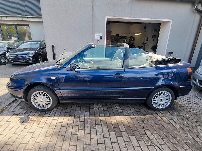 Second-hand VW Golf Edition 116 CP (85 kW) 2003 Albastru Cabrio