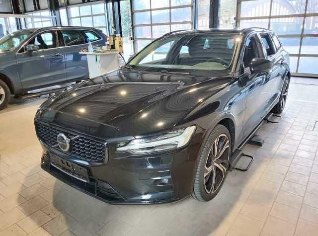 Gebraucht Volvo V60 145 PS (106 kW) 2024 Kombi