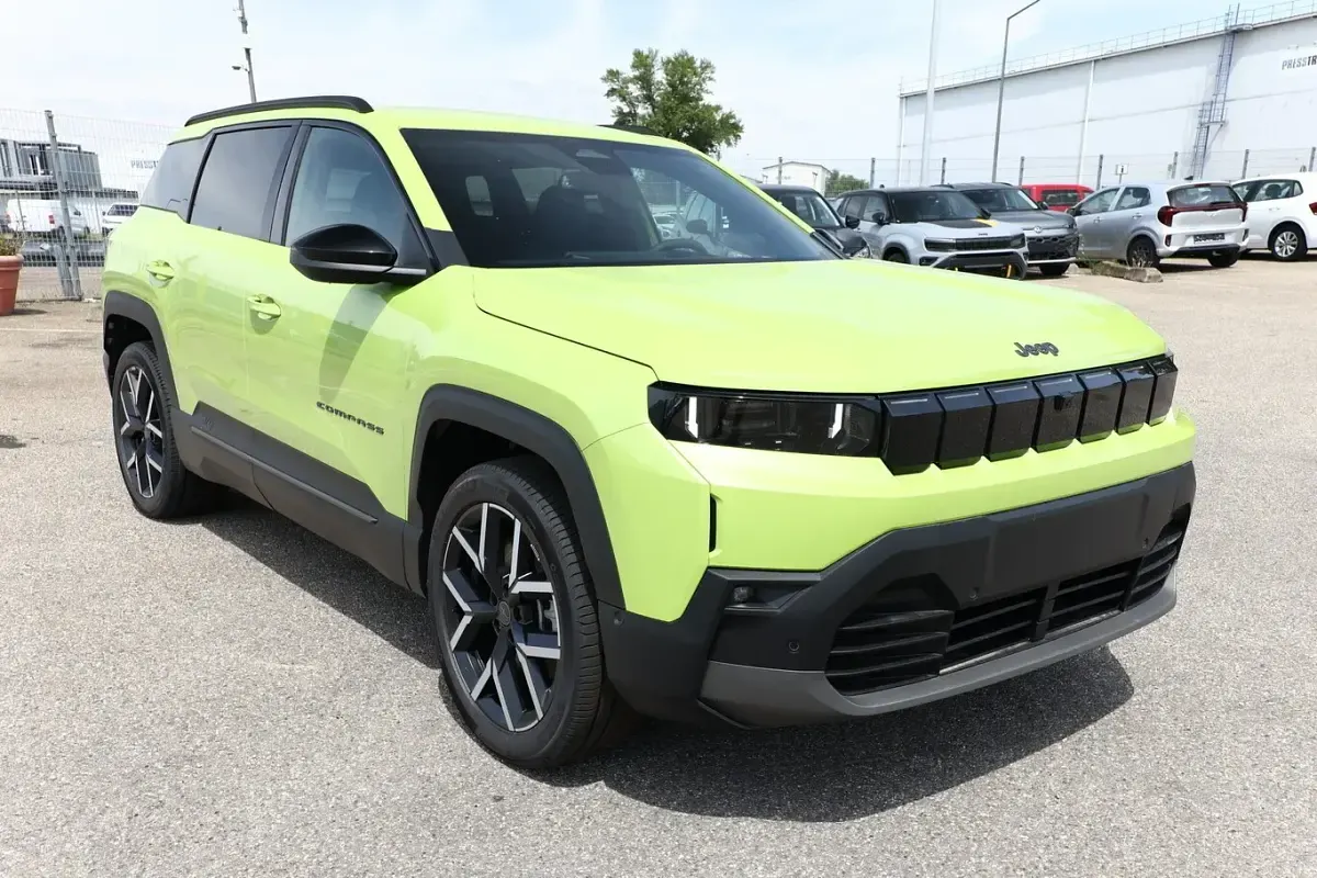 Neu Jeep Compass 156 kW (213 PS) 2026 Grün metallic SUV