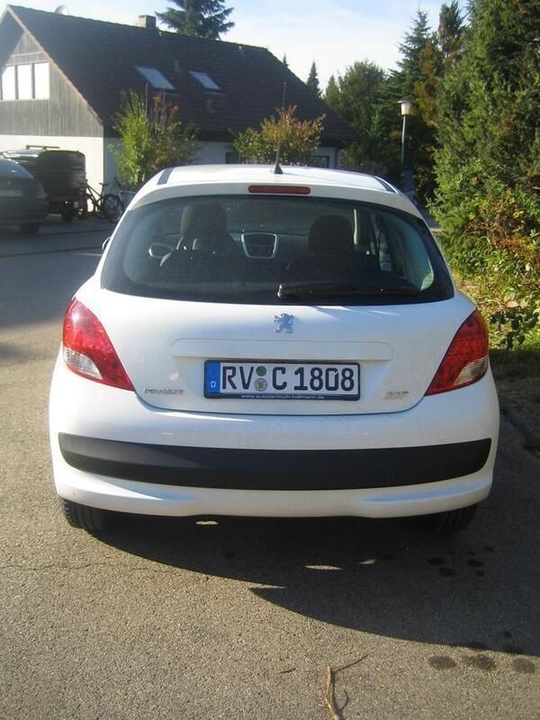 Gebraucht Peugeot 207 102 PS (75 kW) 2009 Weiß Kleinwagen