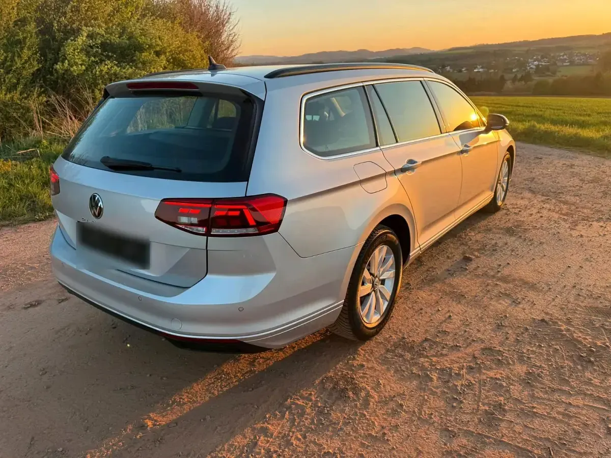 Gebraucht VW Passat Business 150 PS (110 kW) 2021 Silber Kombi