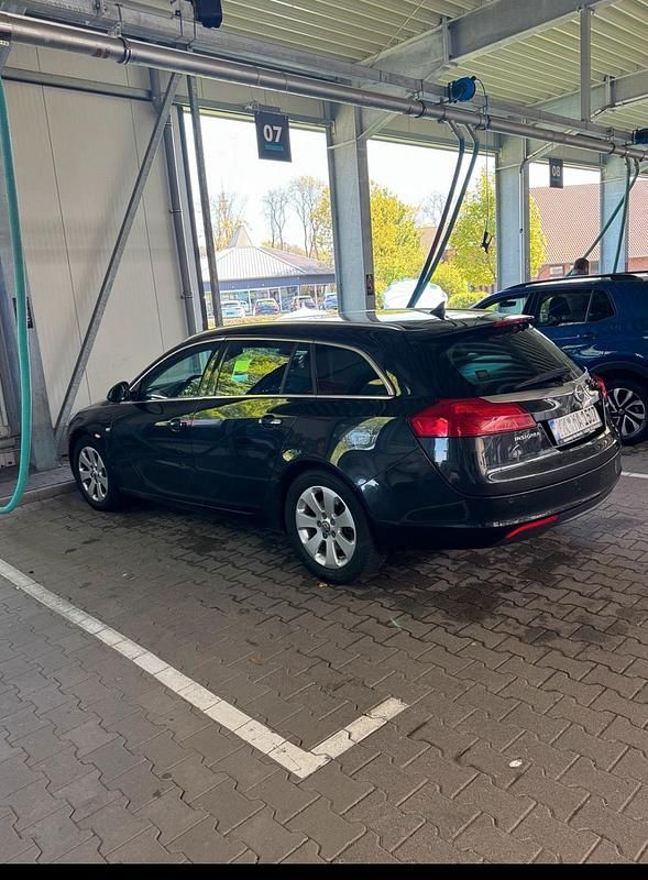 Schwarz Gebraucht 2010 Opel Insignia Kombi | 5.200 € (Fairer Preis) - Bild 1/4