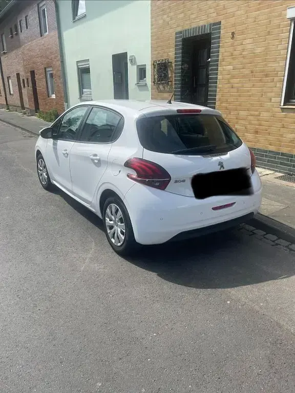 Gebraucht Peugeot 208 Active 82 PS (60 kW) 2016 Weiß Kleinwagen