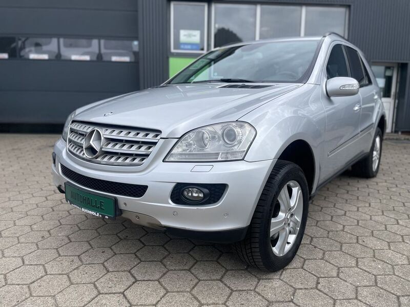 Iridiumsilber lack Gebraucht 2007 Mercedes ML320 Sport SUV | 6.690 € - Bild 1/3