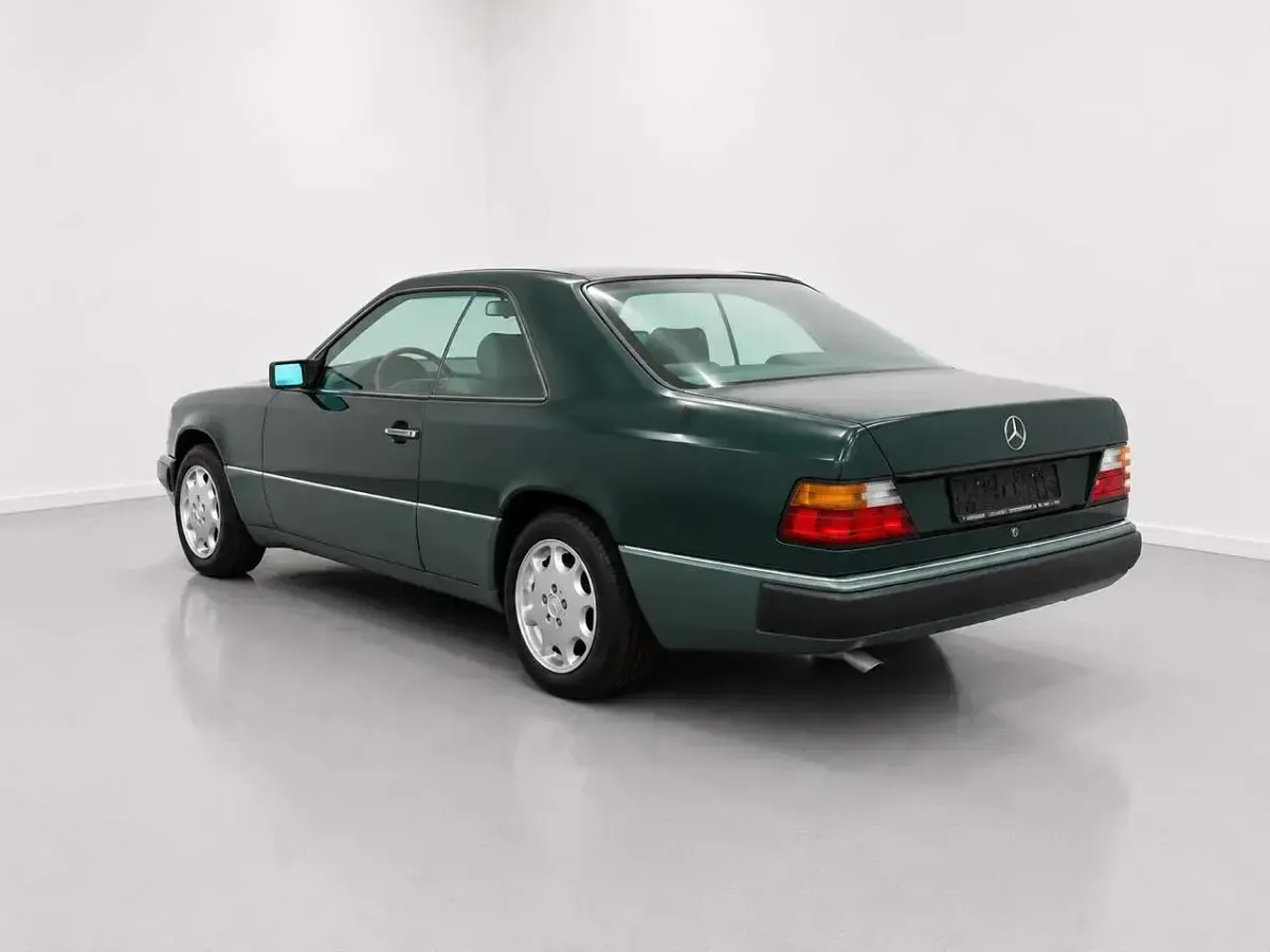 Gebraucht Mercedes 230 132 PS (97 kW) 1989 Grün Coupé