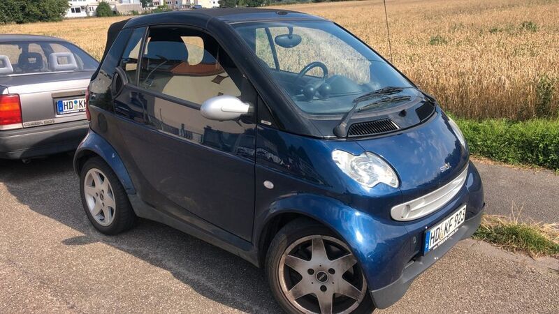 Blau Gebraucht 2002 Smart ForTwo Cabrio Passion Cabrio | 2.288 € (Fairer Preis) - Bild 1/4
