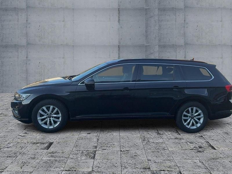 Gebraucht VW Passat Business 150 PS (110 kW) 2022 Deep black perleffekt Kombi