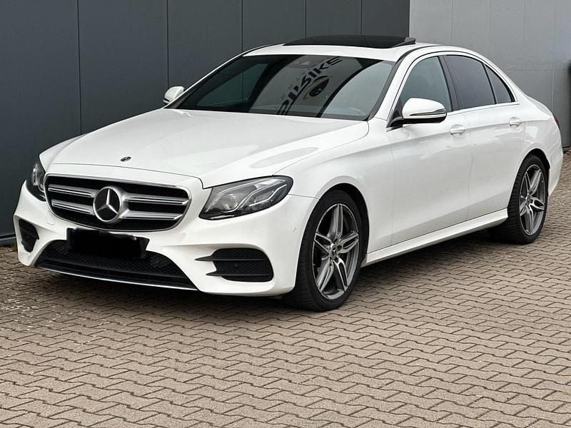 Weiß Gebraucht 2018 Mercedes E300 AMG Limousine | 19.800 € (Teuer) - Bild 1/4