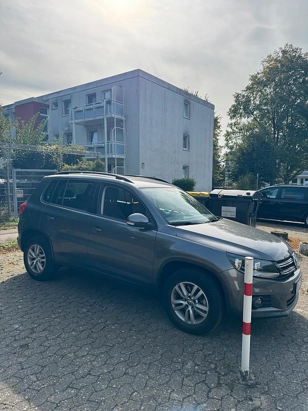 Grau Gebraucht 2011 VW Tiguan SUV | 6.200 € (Fairer Preis) - Bild 1/4