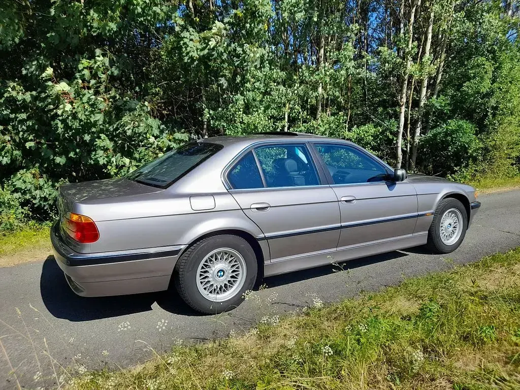 Gebraucht BMW 735 238 PS (175 kW) 2000 Silber Limousine
