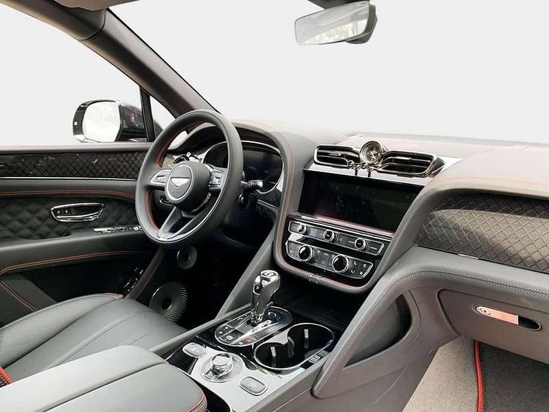 Neu Bentley Bentayga 549 PS (403 kW) 2025 Grün SUV