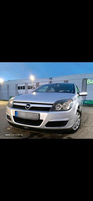 Grau Gebraucht 2005 Opel Astra Kleinwagen | 1.790 € (Fairer Preis) - Bild 1/4