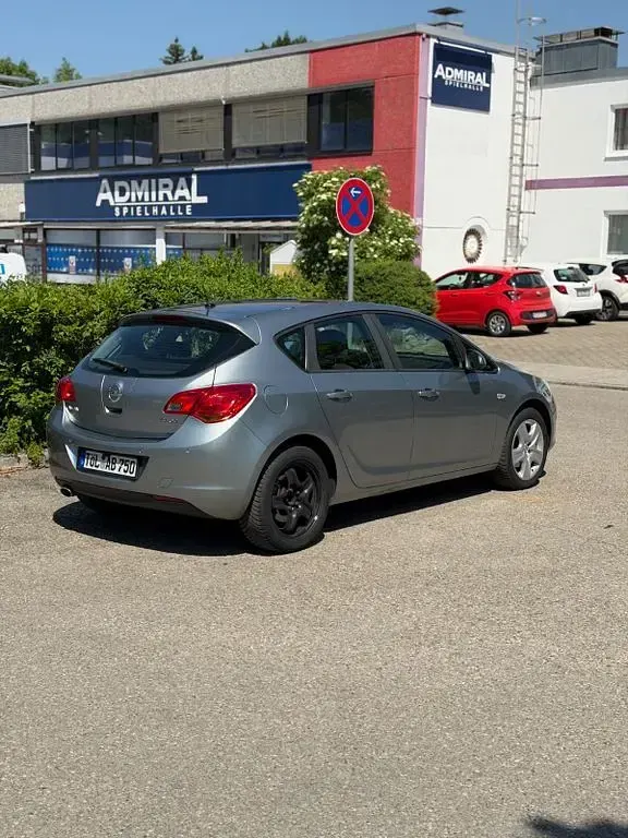 Gebraucht Opel Astra 179 PS (131 kW) 2010 Silber Limousine