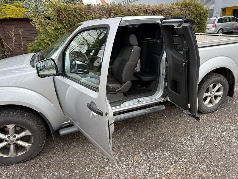 Gebraucht Nissan Navara 190 PS (139 kW) 2011 Silber Abholung
