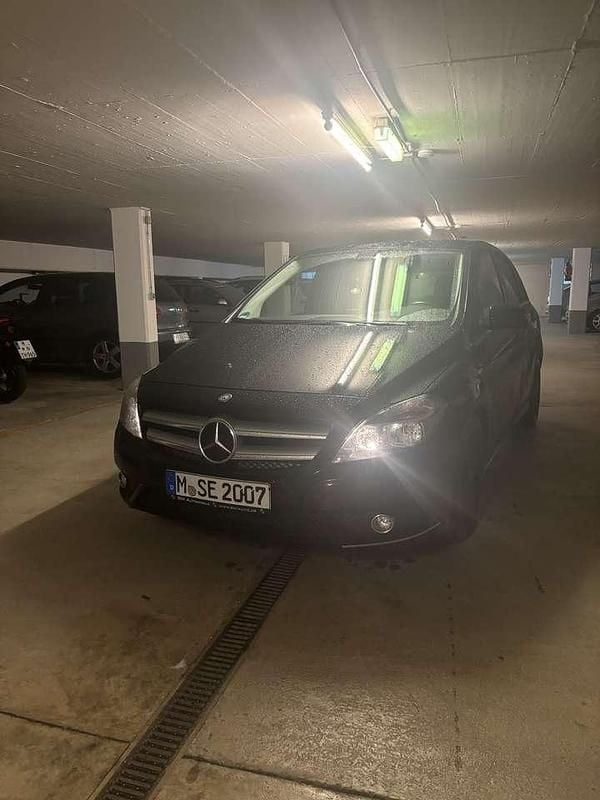 Gebraucht Mercedes B180 122 PS (89 kW) 2012 Van / Kleinbus