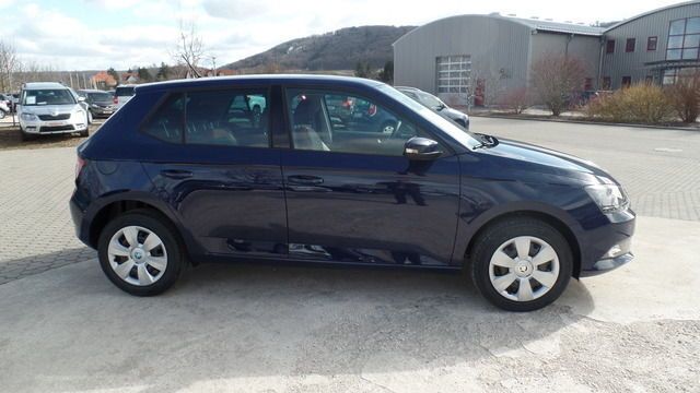 Gebraucht Skoda Fabia Ambition 90 PS (66 kW) 2015 Blau Kleinwagen