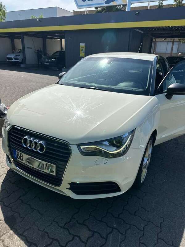 Weiß Gebraucht 2011 Audi A1 S-Line Kleinwagen | 9.000 € (Etwas zu teuer) - Bild 1/4