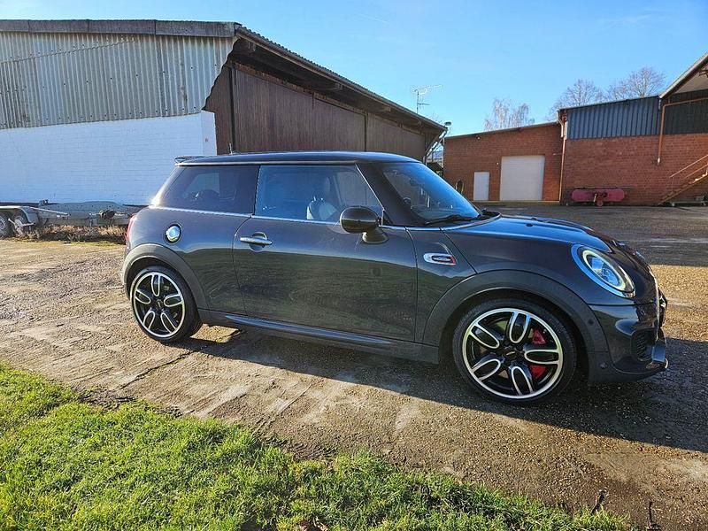 Grau Gebraucht 2020 Mini John Cooper Works Kleinwagen | 27.900 € (Fairer Preis) - Bild 1/4