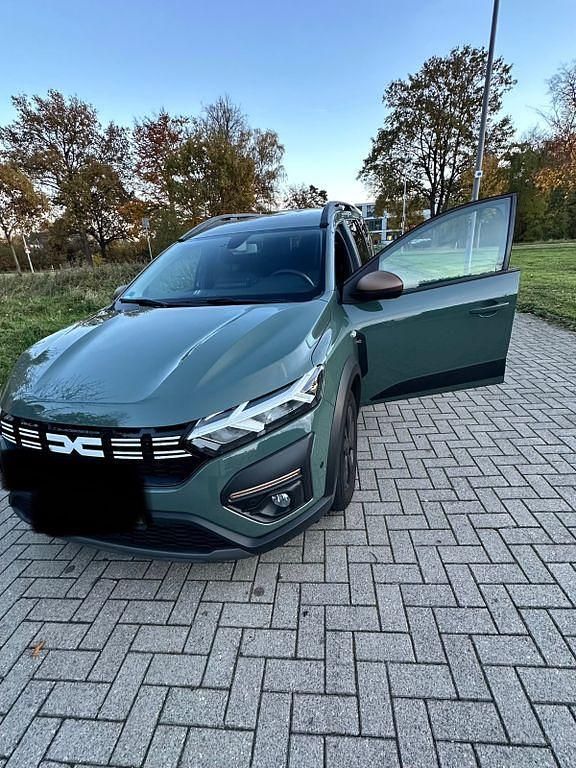 Gebraucht Dacia Jogger Extreme 101 PS (74 kW) 2023 Grün Van / Kleinbus