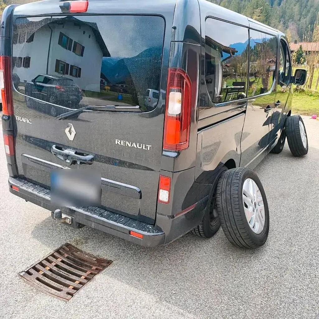 Gebraucht Renault Traffic 145 PS (106 kW) 2020 Schwarz Van / Kleinbus