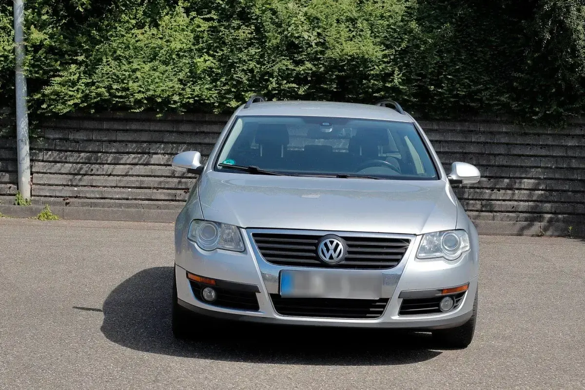 Gebraucht VW Passat 140 PS (102 kW) 2010 Silber Kombi