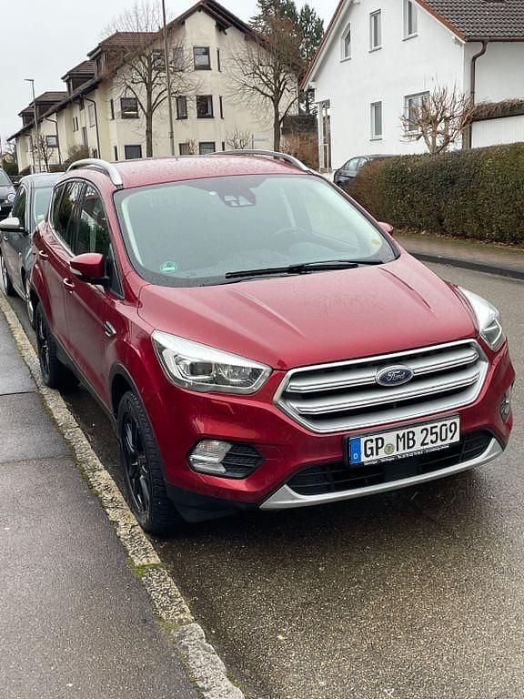 Rot Gebraucht 2018 Ford Kuga Titanium SUV | 11.200 € (Guter Preis) - Bild 1/4
