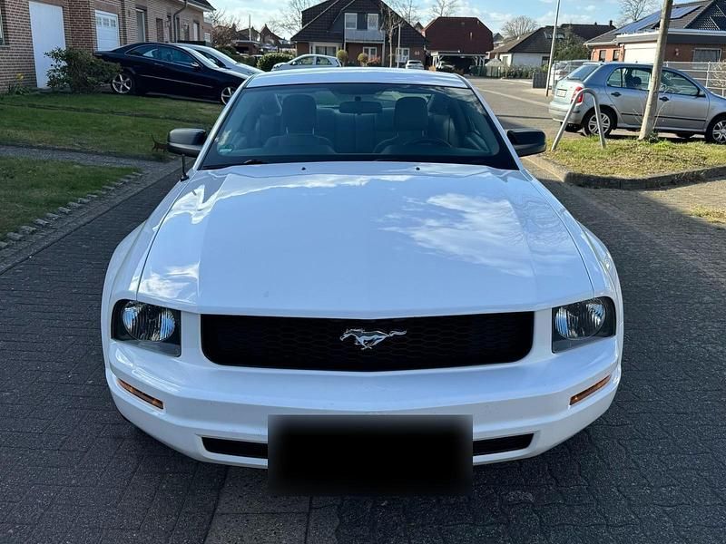 Gebraucht Ford Mustang 220 PS (161 kW) 2005 Weiß Coupé
