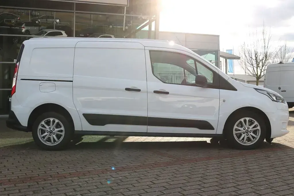 Używany Ford Transit Connect Trend 101 KM (74 kW) 2023 Biały Minivan