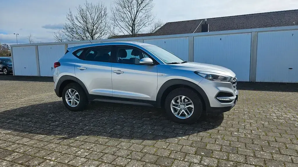 Gebraucht Hyundai Tucson 116 PS (85 kW) 2016 Silber SUV
