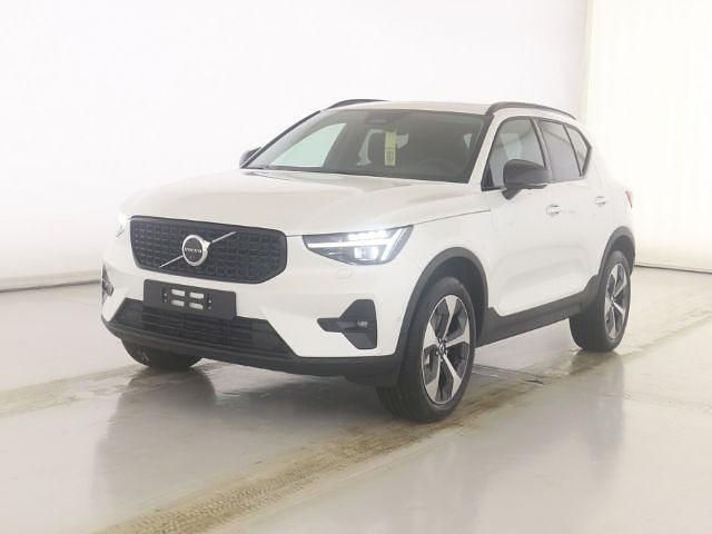 Weiss Gebraucht 2025 Volvo XC40 Plus SUV | 38.267 € (Fairer Preis) - Bild 1/3
