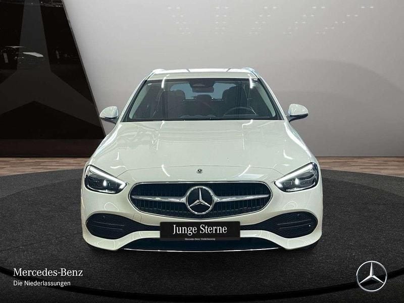 Gebraucht Mercedes C200 Avantgarde 204 PS (150 kW) 2024 Weiß Limousine